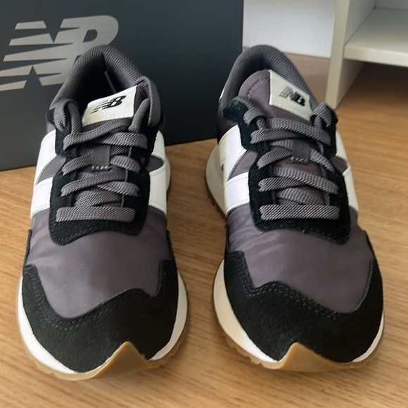 New Balance Black and Gray Athletic Shoes - Picture 5 of 16